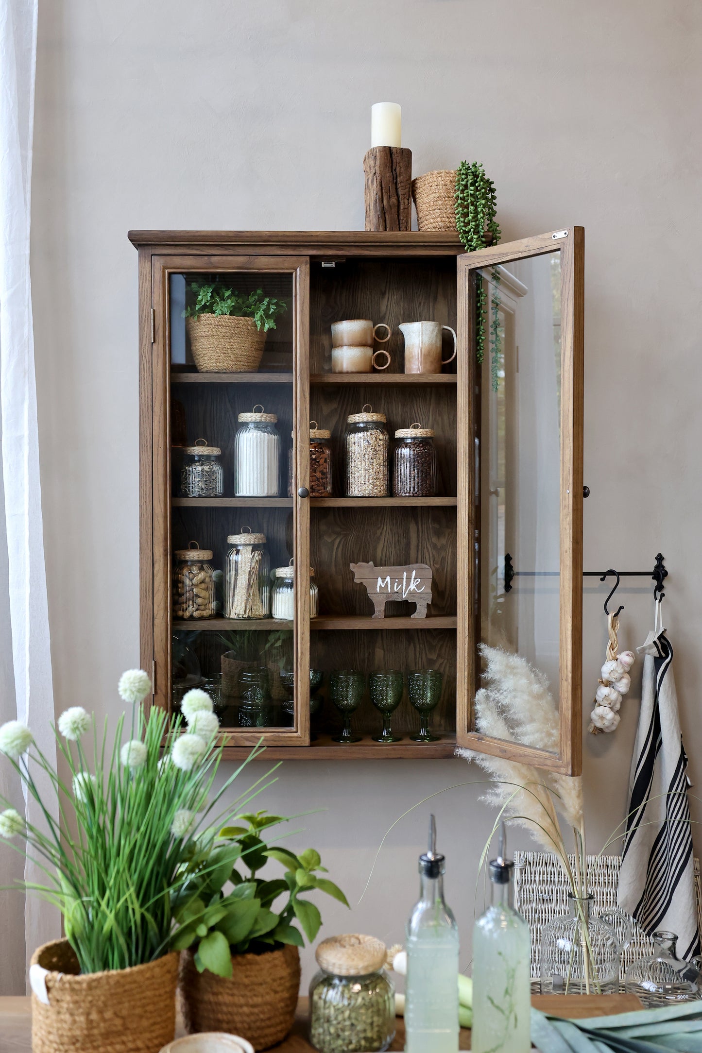 Kitchen dresser