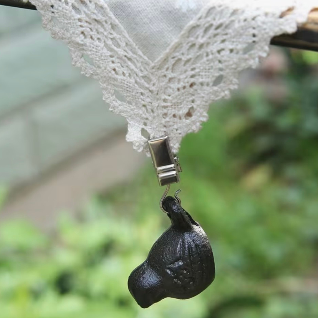 Bird Tablecloth Weight black in use