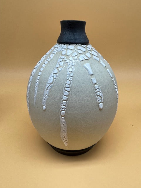 Small Black & White Vase 04