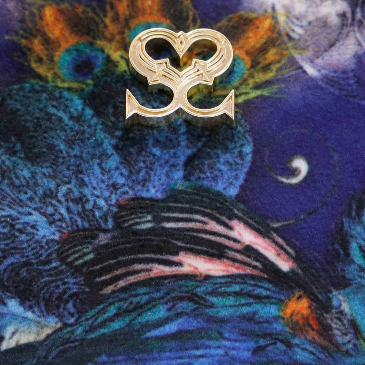Santorus - Velvet Cross Body Bag - Paradisaea close up of details