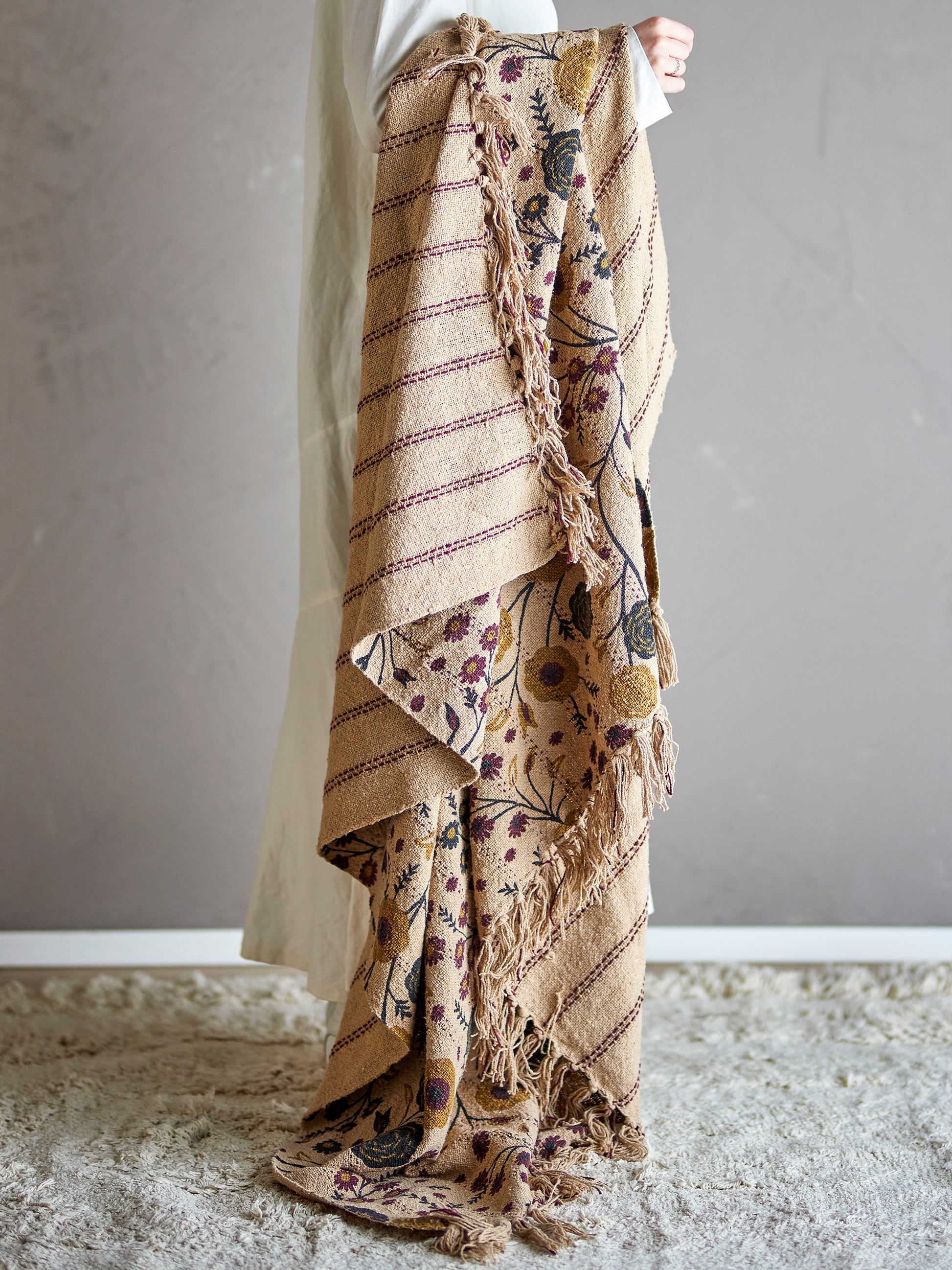 Bloomingville Eydis Recycled Cotton Throw draped over the models arm